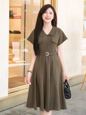 Đầm Nâu Đất Cedar Xếp Ly Kèm Đai