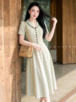 Đầm Sọc Nút Viền Đen