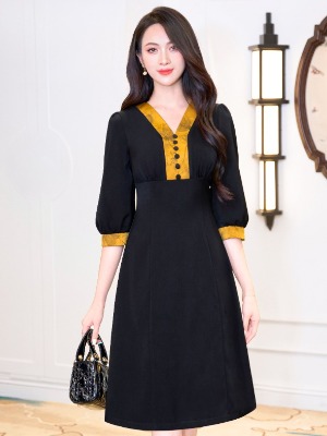 Đầm Đen Tay Lỡ Viền Vàng