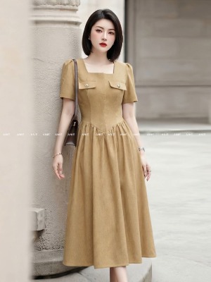 Đầm Cổ Vuông Vàng Nâu Tùng Xoè