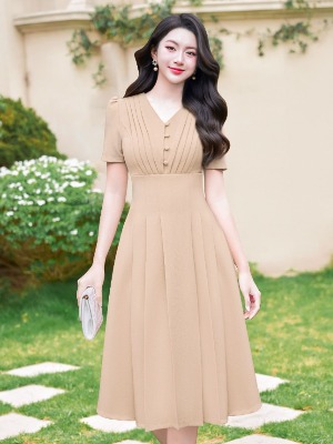 Đầm Be Xếp Ly Tôn Dáng Column
