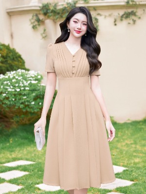 Đầm Be Xếp Ly Tôn Dáng Column