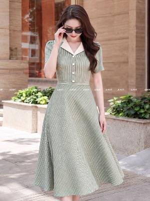 Đầm Kẻ Sọc Cổ Be Cách Điệu 
