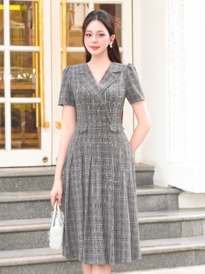 Đầm Caro Vest Xám Xếp Ly