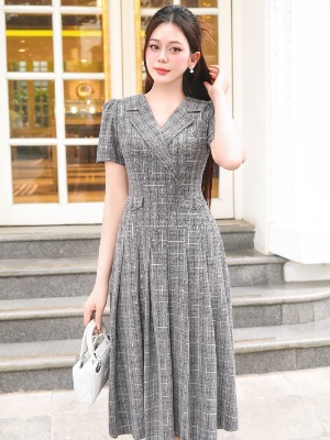 Đầm Caro Vest Xám Xếp Ly