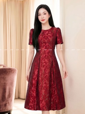 Đầm Gấm Đỏ Hoa Hồng Ẩn