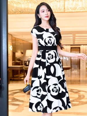Đầm Hoa Trà Lụa Đen Trắng