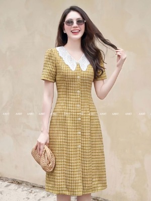 Đầm Suông Cổ Ren Cúc Dọc